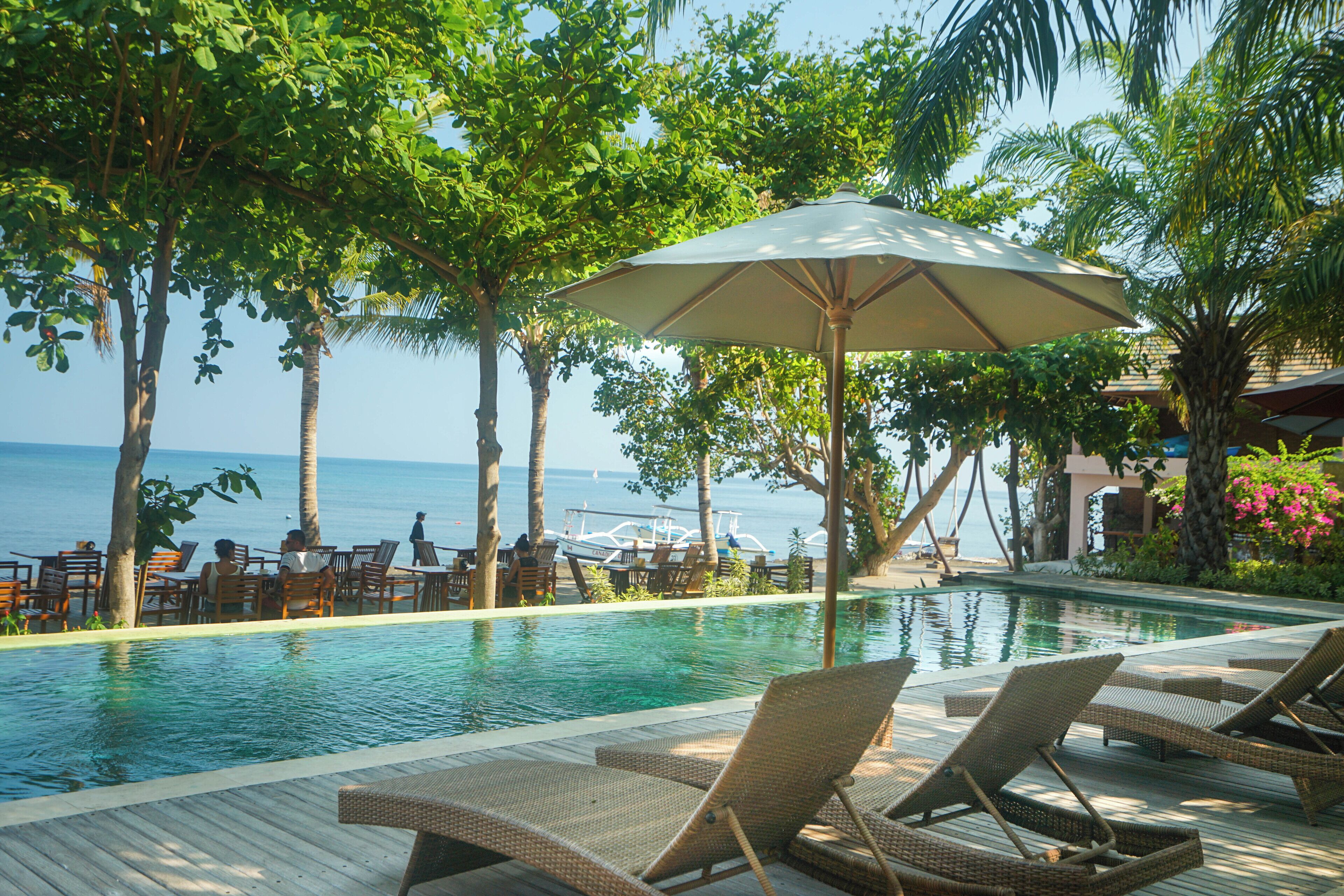 2 outdoor pools