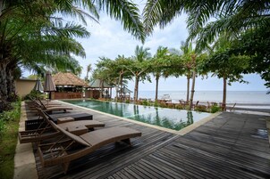 2 piscinas al aire libre