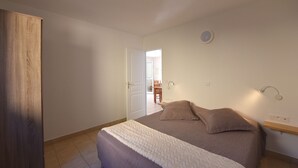 1 bedroom, iron/ironing board, WiFi (free), bed sheets - Villa 1 Chambre (2 Personnes) (Sainte-Lucie de Porto-Vecchio)