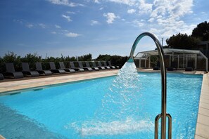 Indoor pool, outdoor pool - Villa 1 Chambre (2 - 4 Personnes) (Sainte-Lucie de Porto-Vecchio)