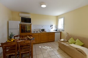 Interior - Villa 1 Chambre (2 - 4 Personnes) (Sainte-Lucie de Porto-Vecchio)