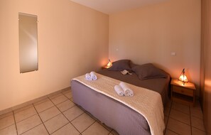 1 chambre, fer et planche à repasser, accès au Wi-Fi (inclus)