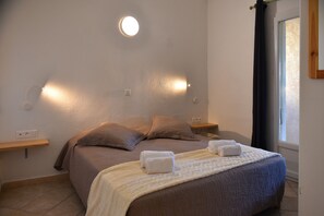 2 bedrooms, iron/ironing board, WiFi (free), bed sheets