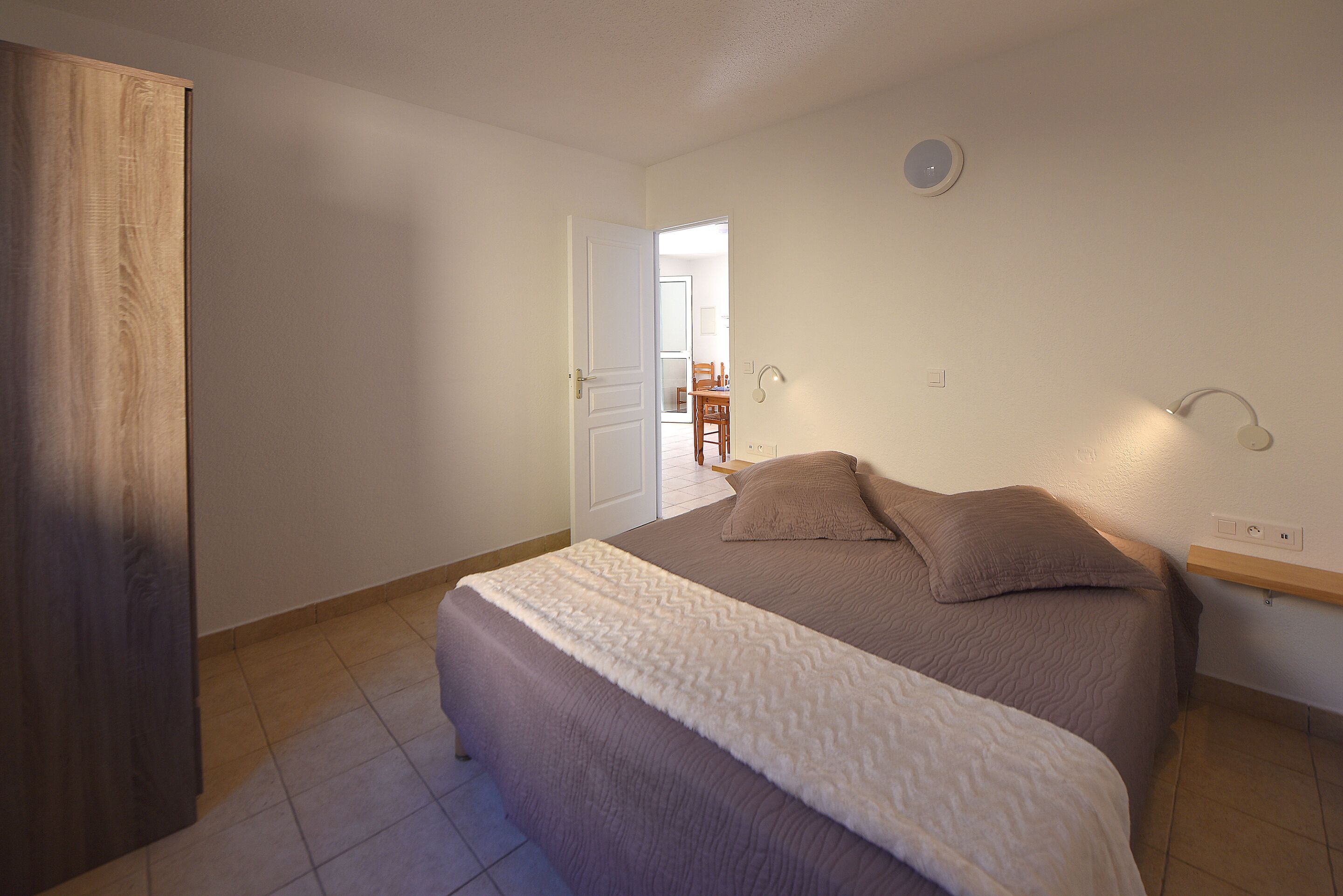 1 bedroom, iron/ironing board, WiFi (free), bed sheets