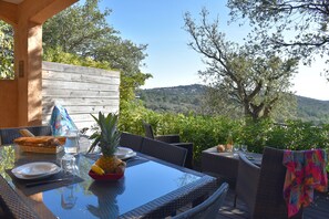 Outdoor dining - Villa 1 Chambre (2 - 4 Personnes) (Sainte-Lucie de Porto-Vecchio)