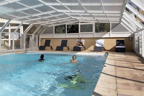 Piscine couverte, piscine extérieure