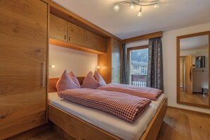 4 bedrooms, iron/ironing board, travel cot, WiFi