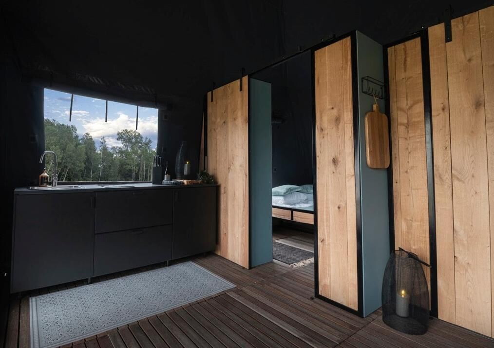 Tenda Royal | Cucina privata | Forno, piano cottura, lavastoviglie, macchina per tè/caffè