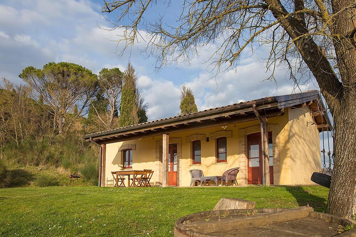 Traditional Cabin (Porcilaia)