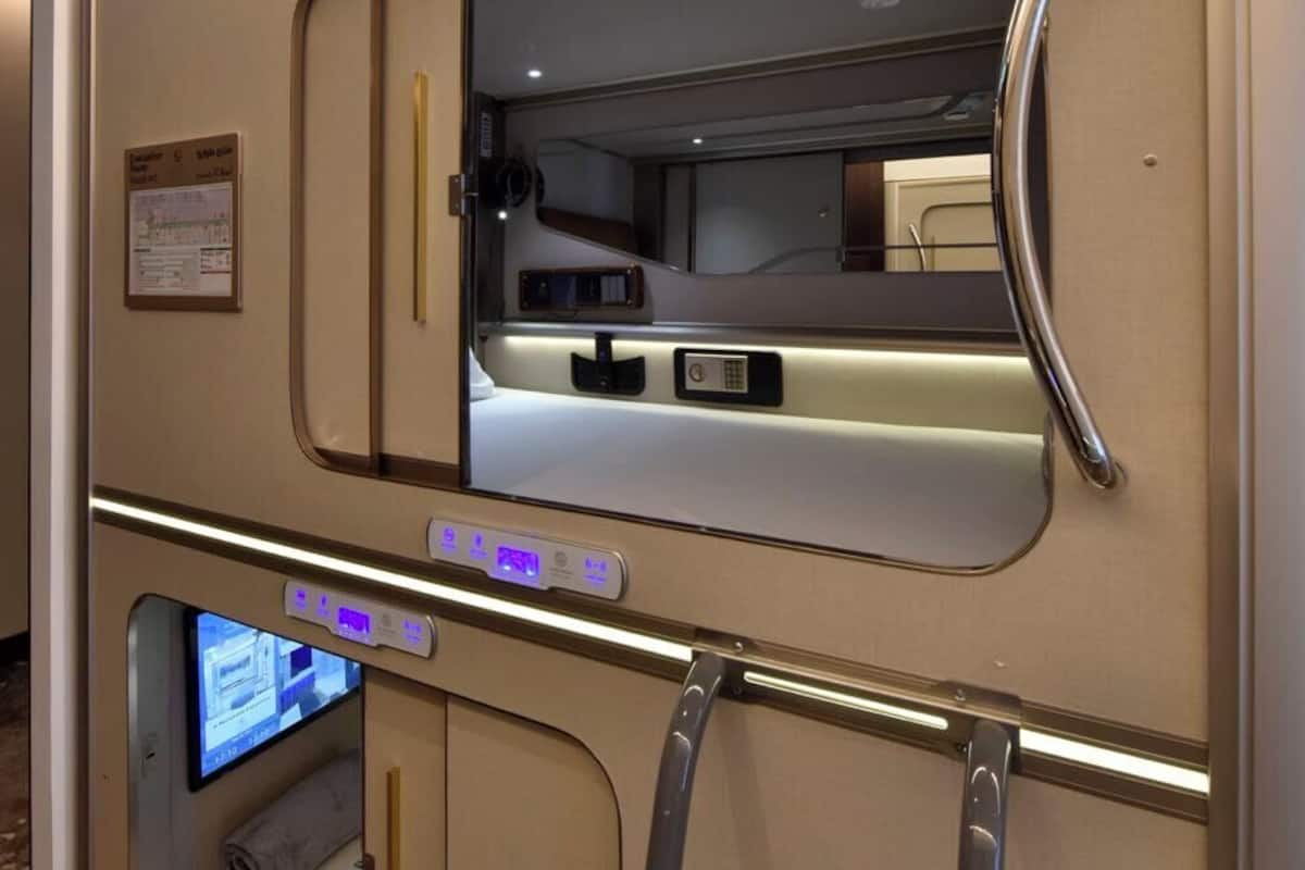 Basic Cabin, 1 King Bed | Capsule