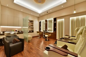 Body treatments, aromatherapy, deep-tissue massages, Swedish massages - Bahrain Airport Hotel Airside Hotel for Transiting and Departing Passengers only (Muharraq)