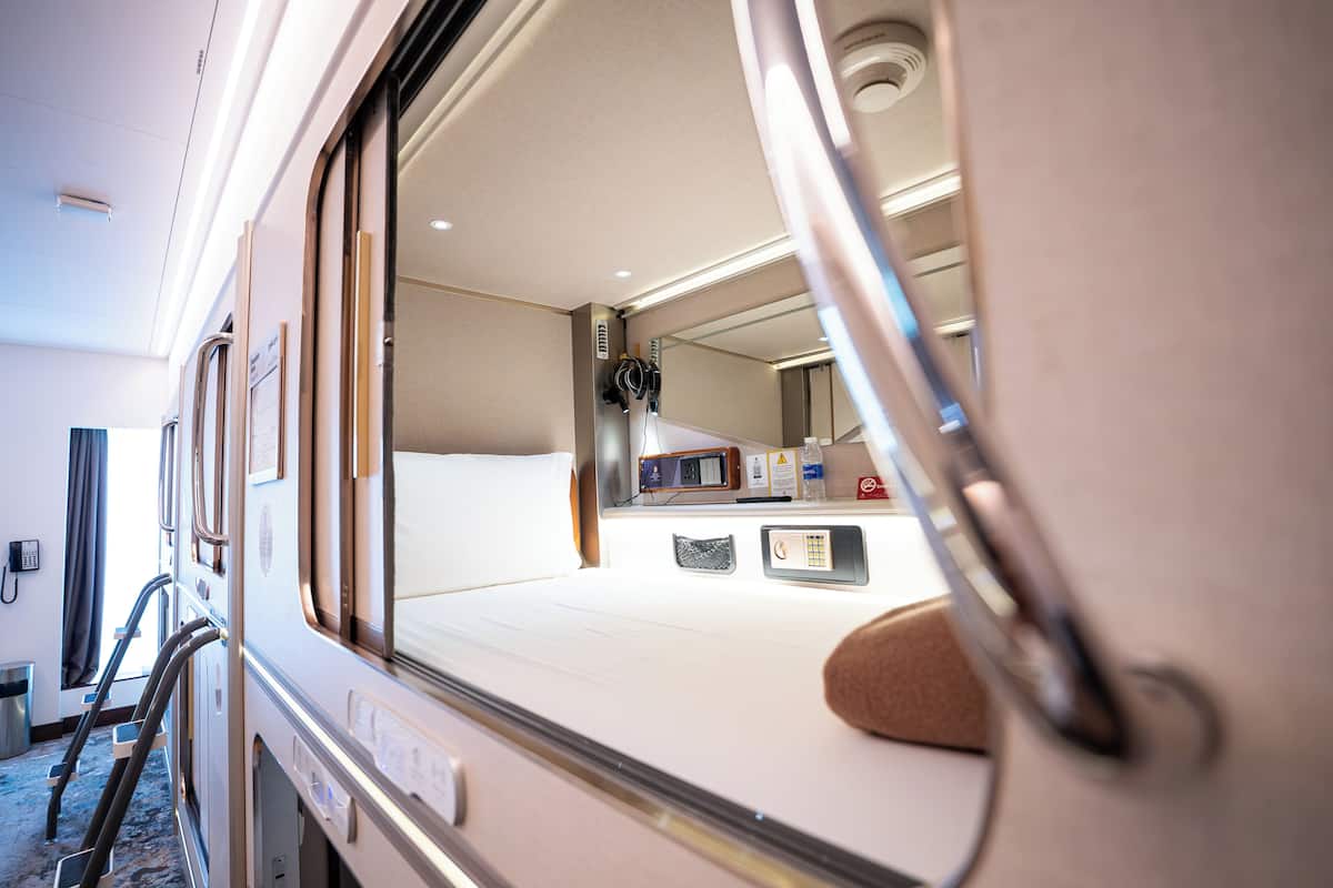 Basic Cabin, 1 King Bed | Capsule