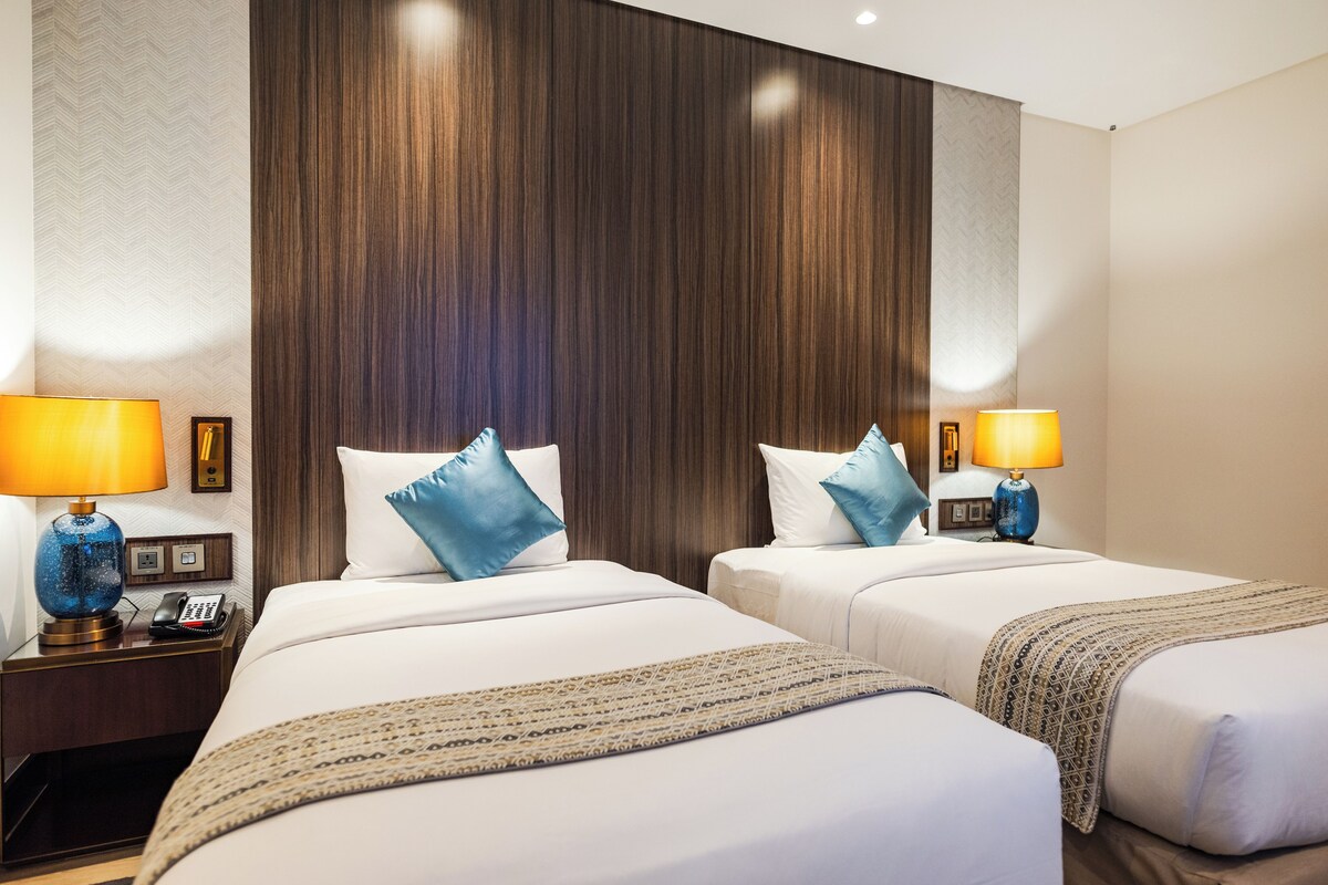 Standard Twin Room, 2 Twin Beds | Blackout drapes, soundproofing, iron/ironing board, WiFi (free)