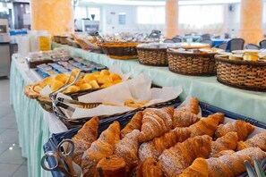 Breakfast buffet - Hotel Maxim's (Martinsicuro)