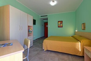 Free WiFi, bed sheets - Hotel Maxim's (Martinsicuro)