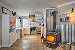 Réfrigérateur, micro-ondes, plaque de cuisson, lave-vaisselle