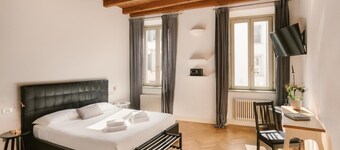 Deluxe spaciuos double room with large modern ensuite bathroom and airconditioning