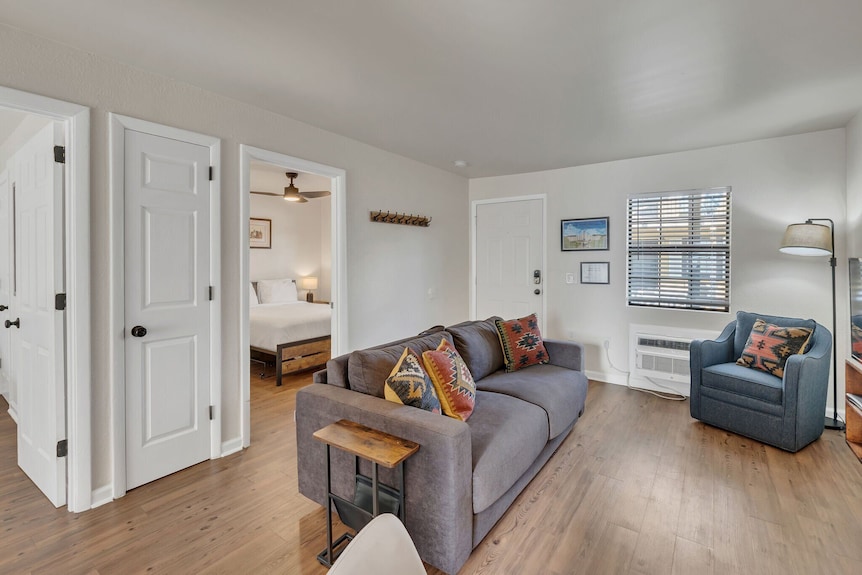 Midtown 2br W/laundry + Free Parking - Sleeps 6 - FirstBank Stadium