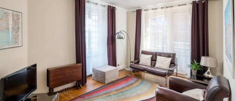 Leilighet (2 Bedrooms) | Oppholdsrom | TV