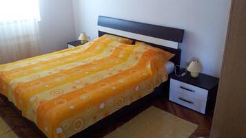 3 slaapkamers, een strijkplank/strijkijzer, wifi, beddengoed
