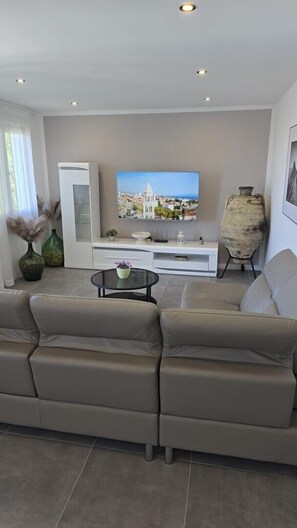 Télévision, chaîne hi-fi