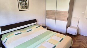 3 chambres, fer et planche à repasser, Wi-Fi, draps fournis