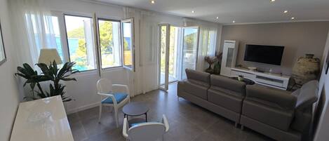 Télévision, chaîne hi-fi