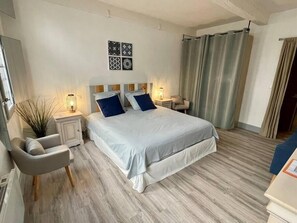1 habitación, tabla de planchar con plancha, wifi y ropa de cama 