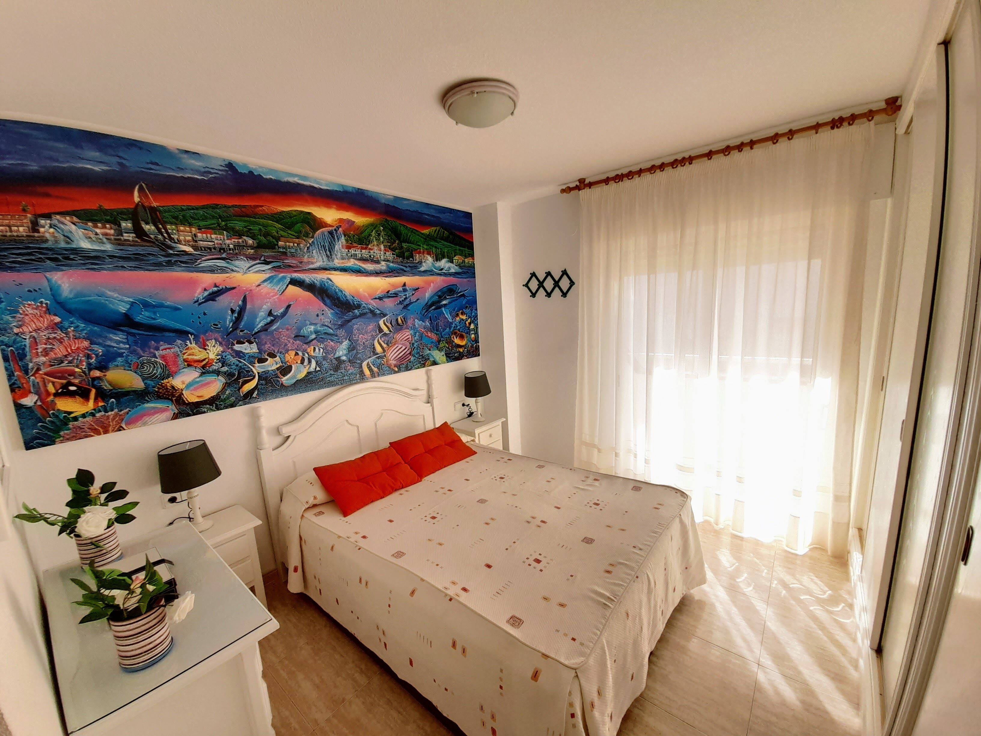 2 slaapkamers, een bureau, een strijkplank/strijkijzer, wifi