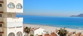 Ideal for rest in a quiet area and facing the sea.