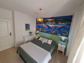 2 Schlafzimmer, Schreibtisch, Bügeleisen/Bügelbrett, WLAN