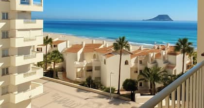 Ideal for rest in a quiet area and facing the sea.