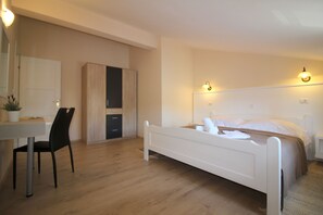 2 bedrooms, in-room safe, WiFi, bed sheets - Apartment with pool, 2 bedrooms, garden, air-conditioned,barbecue,quiet location (Porec)