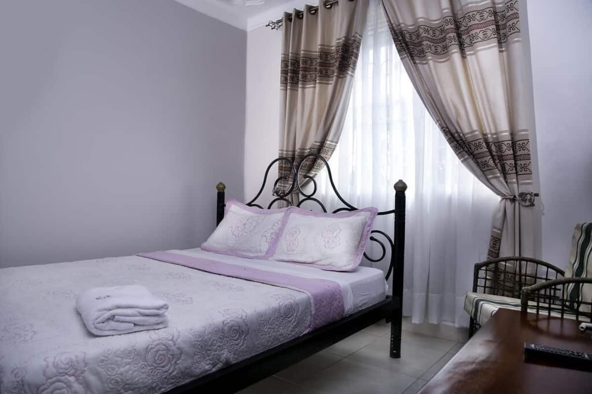 Basic Single Room | Individually decorated, desk, free WiFi