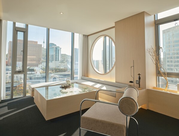 Family City Suite (Randomly Assigned) | Living area | 55-inch TV with cable channels