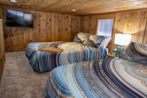 2 bedrooms, desk, WiFi, bed sheets