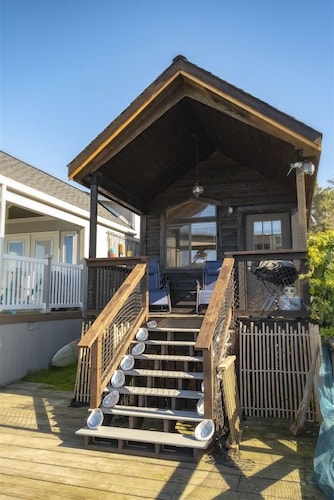 Harbor Watch - World class views of the Pacific ocean and a short walk to the Noyo beach