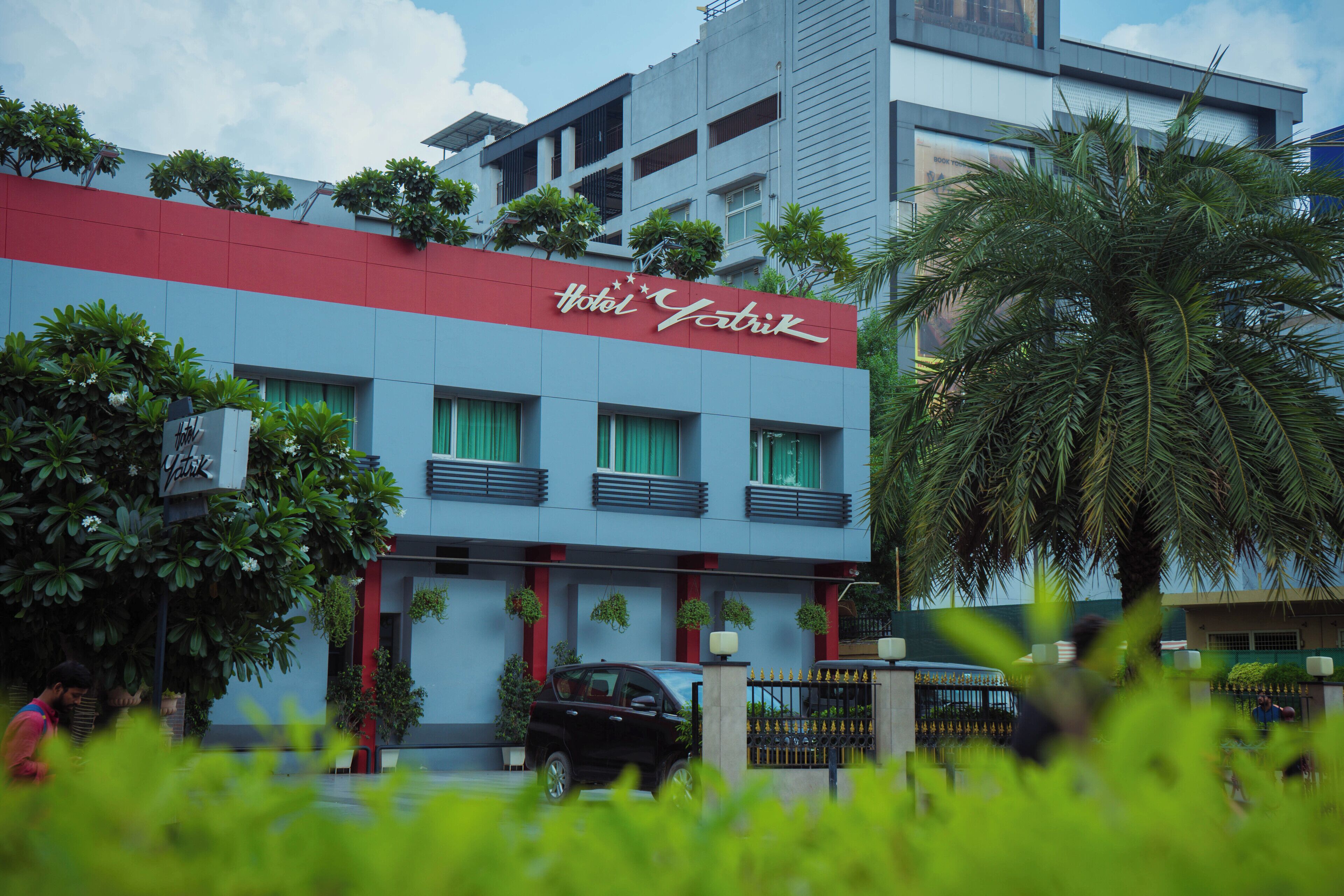 Vista frontal de la propiedad