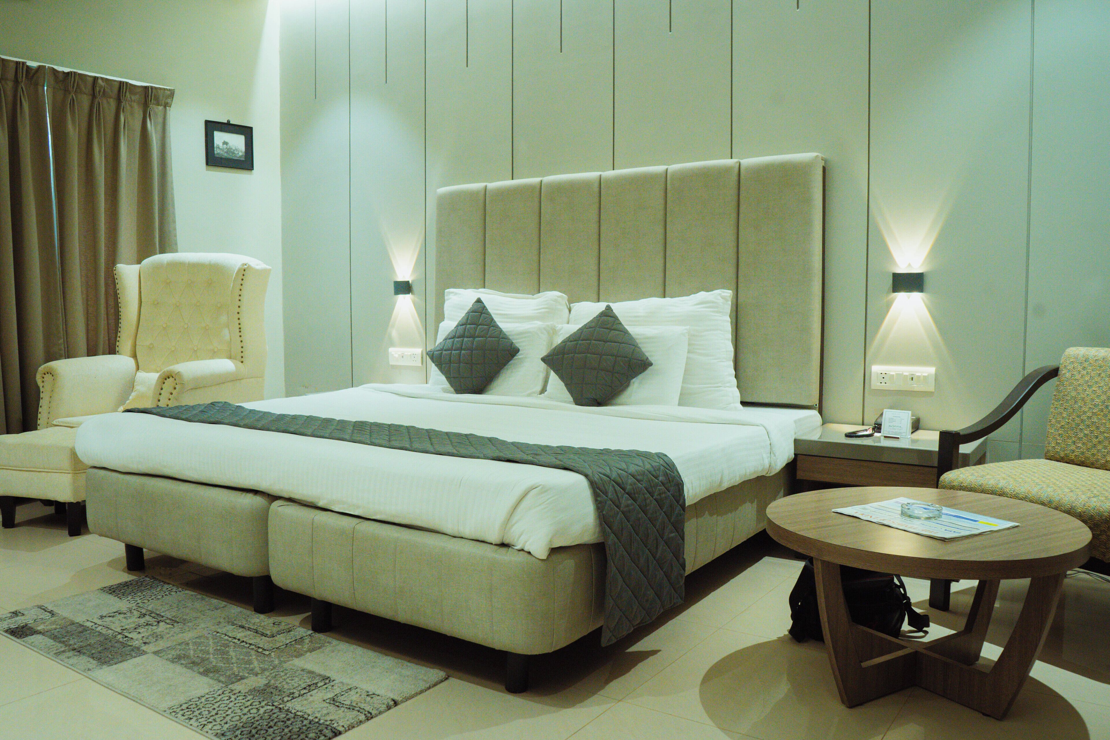 Deluxe Executive Room | In-room safe, desk, soundproofing, free WiFi