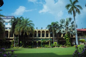 Garden - Hotel Yatrik (Prayagraj)