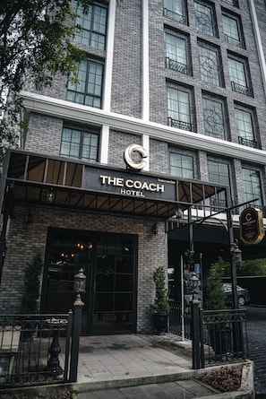 Exterior - The Coach Hotel Sukhumvit - Asok BTS Bangkok (Bangkok)