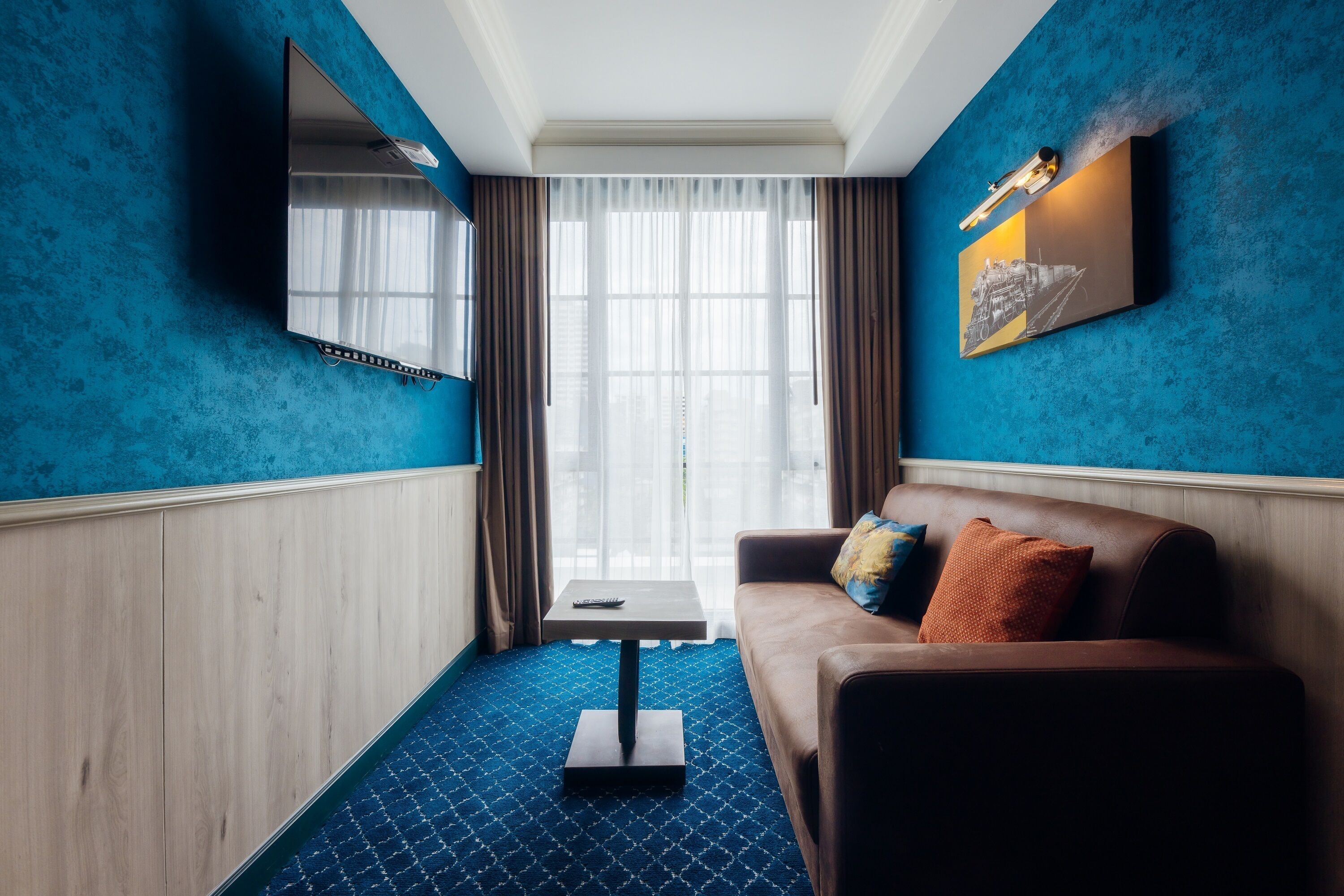 saloon coach king | 1 bedroom, in-room safe, desk, laptop workspace