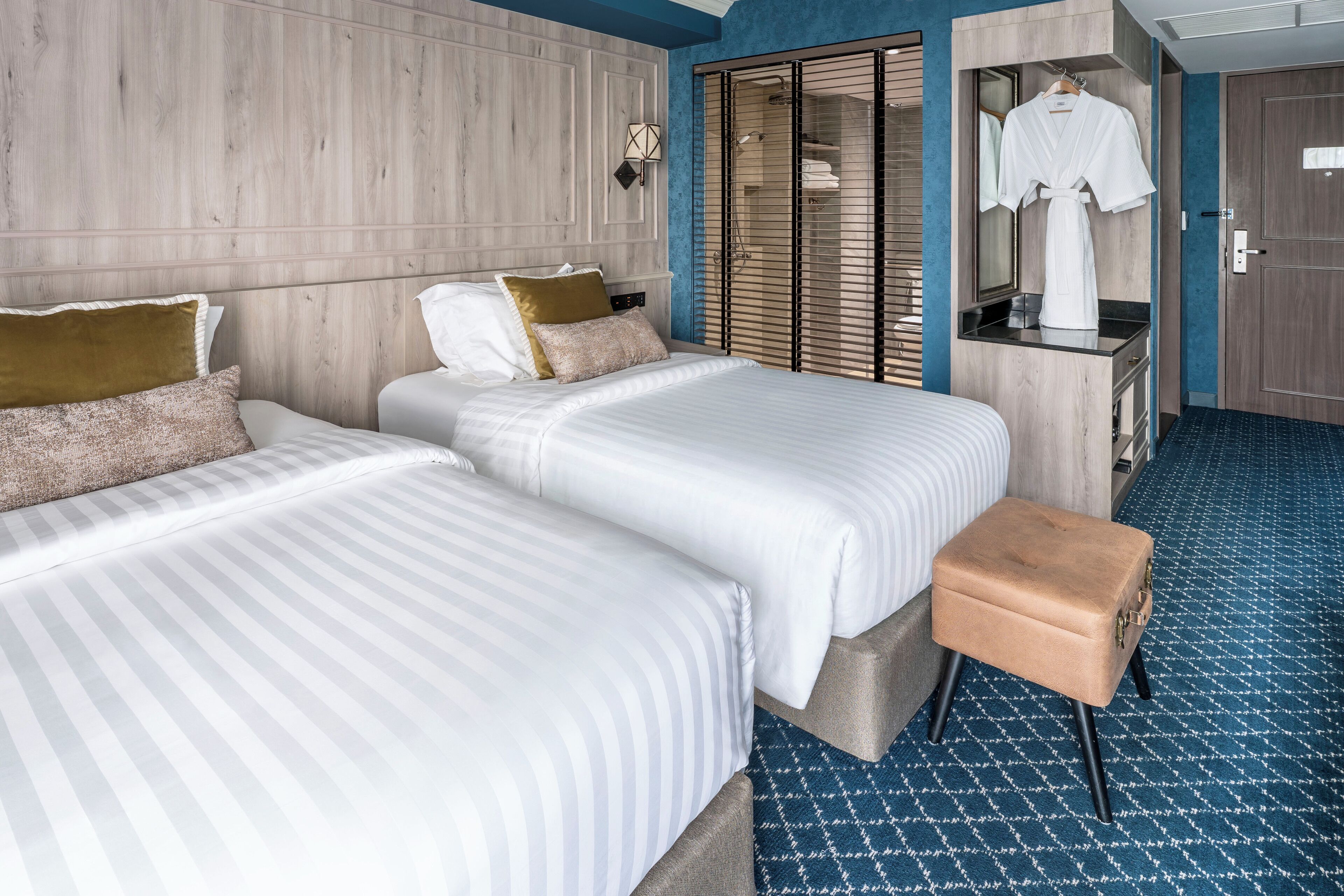 First Class Coach Twin | In-room safe, desk, laptop workspace, blackout drapes