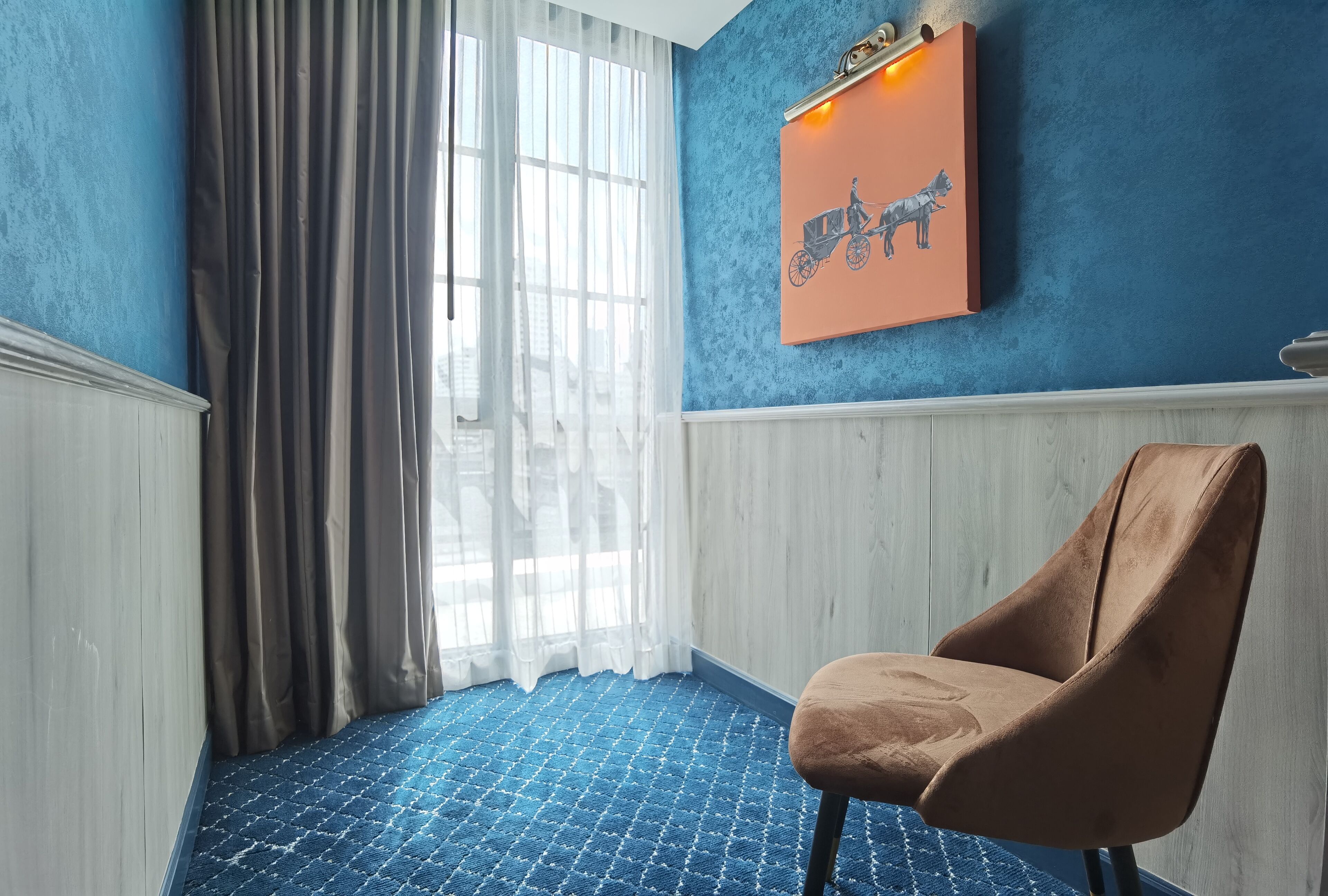 saloon coach king | 1 bedroom, in-room safe, desk, laptop workspace