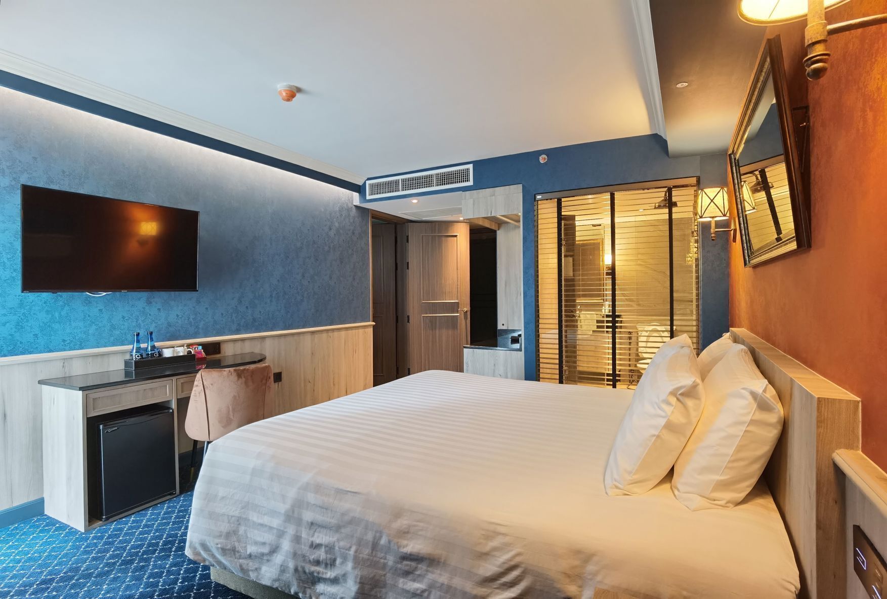 In-room safe, desk, laptop workspace, blackout drapes