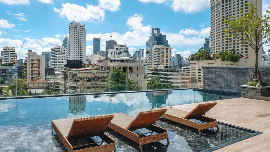 The Coach Hotel Sukhumvit - Asok BTS Bangkok