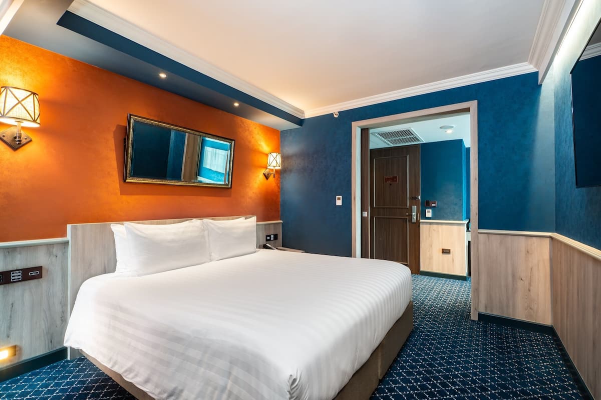 Saloon Coach King | 1 bedroom, in-room safe, desk, laptop workspace