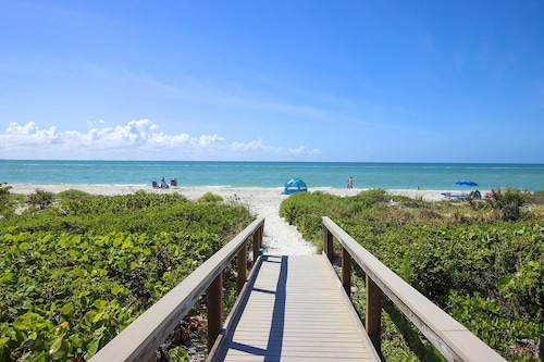 Sundial P402 Gulf View Two bedroom Beach Condo