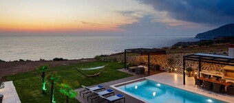Dream vacation with stunning sunsets at Villa Violetta 
