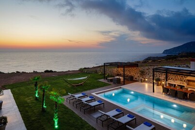 Dream vacation with stunning sunsets at Villa Violetta 
